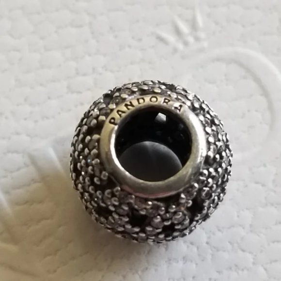 Pandora Shimmering Lace Charm - Picture 4 of 6